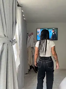 Snapshot of Pretty_Isadora chatting on 10/24/25, 09:22 Pretty Isadora online show from 10/24/25, 09:22