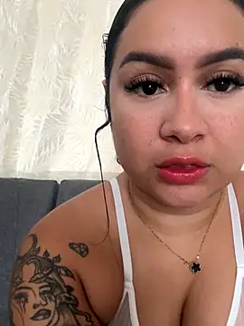 Snapshot of Pretty_Isadora chatting on 11/13/25, 09:03 Pretty Isadora online show from 11/13/25, 09:03