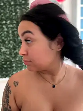 Snapshot of Pretty_Isadora chatting on 11/20/25, 05:12 Pretty Isadora online show from 11/20/25, 05:12