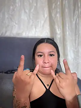 Snapshot of Pretty_Isadora chatting on 11/21/25, 04:38 Pretty Isadora online show from 11/21/25, 04:38