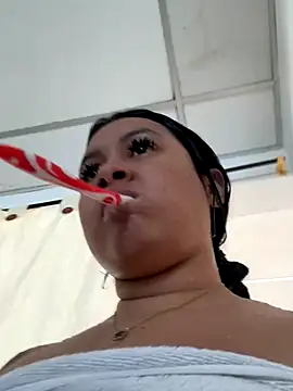 Snapshot of Pretty_Isadora chatting on 11/22/25, 02:27 Pretty Isadora online show from 11/22/25, 02:27