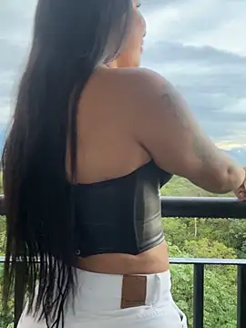 Snapshot of Pretty_Isadora chatting on 12/04/25, 09:01 Pretty Isadora online show from 12/04/25, 09:01