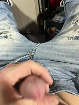 Snapshot of joeycbigcock chatting on 12/20/24, 05:40 joeycbigcock online show from 12/20/24, 05:40