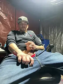 Snapshot of joeycbigcock chatting on 02/26/25, 04:03 joeycbigcock online show from 02/26/25, 04:03