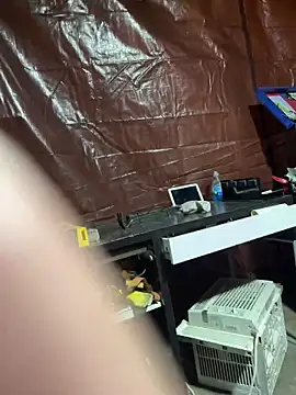 Snapshot of joeycbigcock chatting on 03/01/25, 04:00 joeycbigcock online show from 03/01/25, 04:00