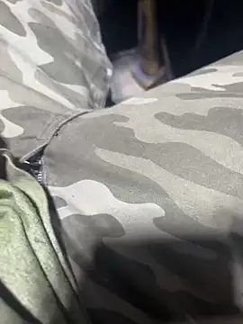 Snapshot of joeycbigcock chatting on 03/11/25, 07:03 joeycbigcock online show from 03/11/25, 07:03