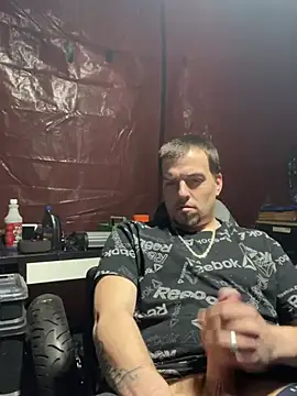 Snapshot of joeycbigcock chatting on 03/13/25, 05:50 joeycbigcock online show from 03/13/25, 05:50