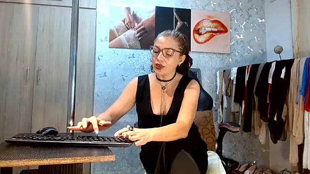 Samantabrown  online show from 07/24/26, 11:19
