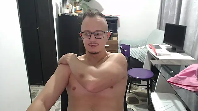 Snapshot of jacob_strokes01 chatting on 07/18/26, 03:22 jacob strokes01 online show from 07/18/26, 03:22