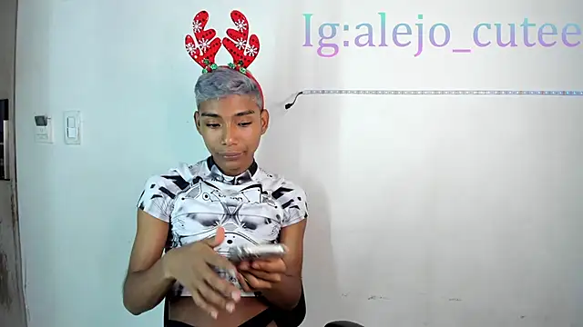 Snapshot of alejo_cute chatting on 12/14/24, 08:18 alejo cute online show from 12/14/24, 08:18
