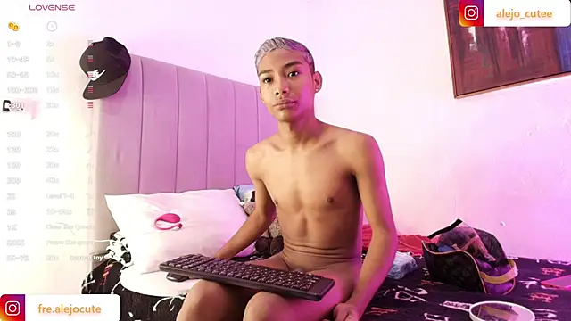 Snapshot of alejo_cute chatting on 12/29/24, 01:49 alejo cute online show from 12/29/24, 01:49