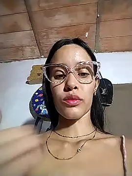 The-quee22 online show from 11/30/25, 08:35