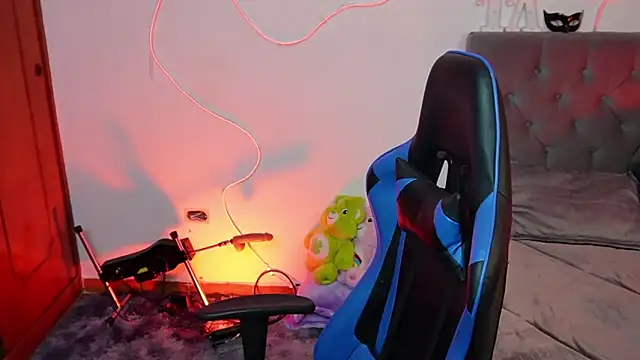 Snapshot of tay_ler3 chatting on 12/05/24, 04:53 tay ler3 online show from 12/05/24, 04:53