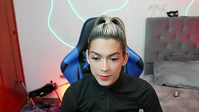 Snapshot of tay_ler3 chatting on 12/06/24, 05:53 tay ler3 online show from 12/06/24, 05:53