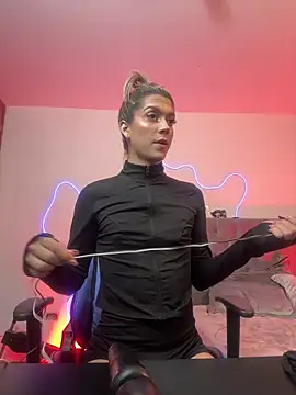 Snapshot of tay_ler3 chatting on 12/06/24, 12:27 tay ler3 online show from 12/06/24, 12:27