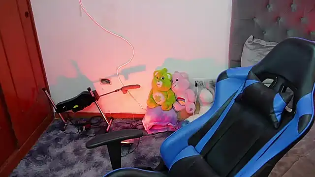 Snapshot of tay_ler3 chatting on 12/09/24, 08:33 tay ler3 online show from 12/09/24, 08:33