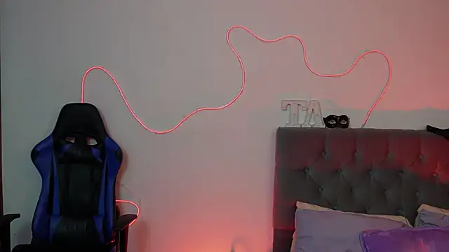 Snapshot of tay_ler3 chatting on 02/13/25, 10:33 tay ler3 online show from 02/13/25, 10:33