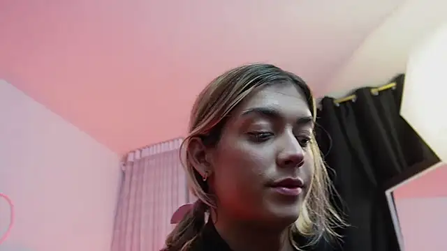 Snapshot of tay_ler3 chatting on 02/18/25, 11:08 tay ler3 online show from 02/18/25, 11:08