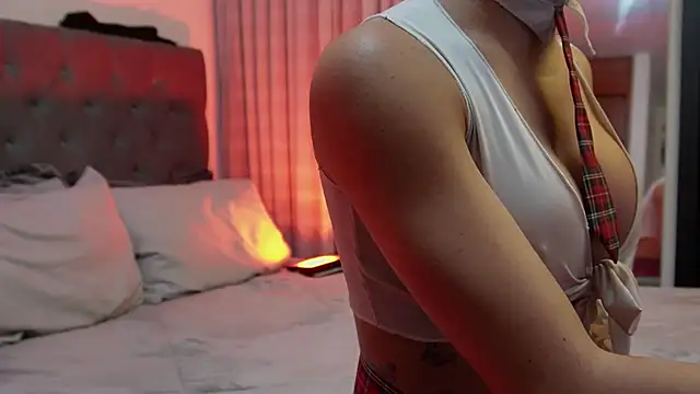 Snapshot of tay_ler3 chatting on 03/18/25, 10:48 tay ler3 online show from 03/18/25, 10:48