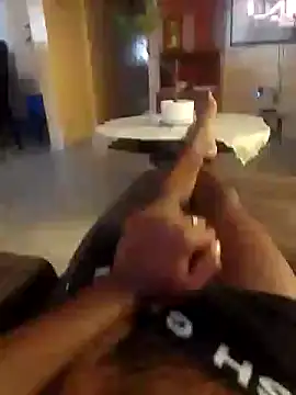 Snapshot of OminousSnug chatting on 10/26/25, 03:18 OminousSnug online show from 10/26/25, 03:18