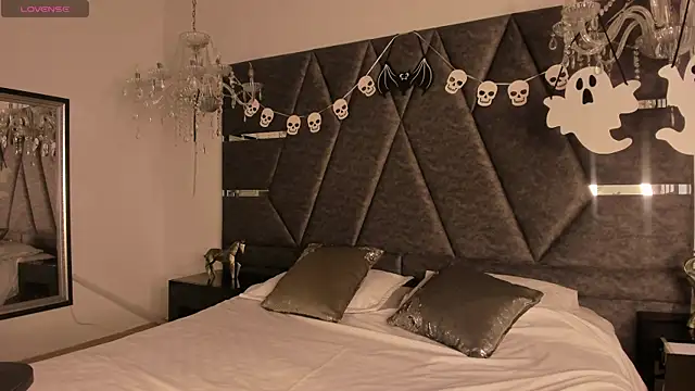 Snapshot of IsabellaGrey19 chatting on 10/28/25, 08:00 IsabellaGrey19 online show from 10/28/25, 08:00