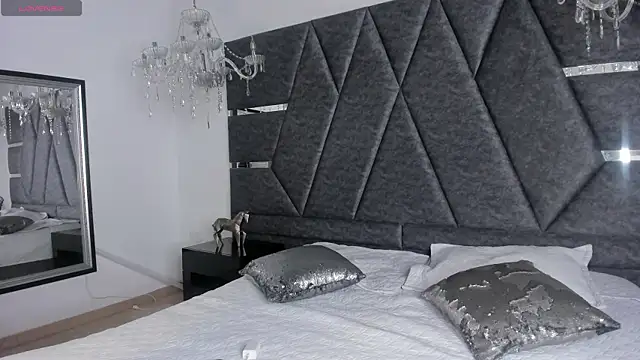 Snapshot of IsabellaGrey19 chatting on 11/02/25, 07:16 IsabellaGrey19 online show from 11/02/25, 07:16