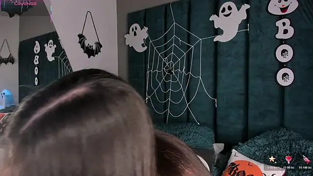 Snapshot of IsabellaGrey19 chatting on 11/04/25, 07:35 IsabellaGrey19 online show from 11/04/25, 07:35