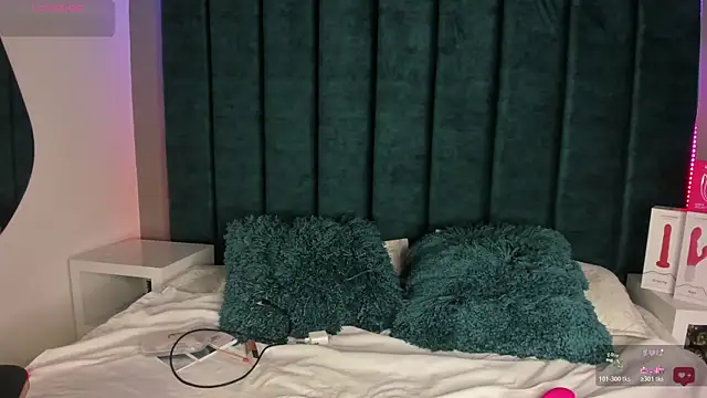 Snapshot of IsabellaGrey19 chatting on 11/07/25, 07:47 IsabellaGrey19 online show from 11/07/25, 07:47