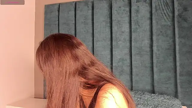 Snapshot of IsabellaGrey19 chatting on 11/09/25, 07:12 IsabellaGrey19 online show from 11/09/25, 07:12