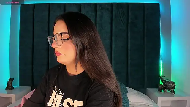 Snapshot of IsabellaGrey19 chatting on 11/16/25, 07:41 IsabellaGrey19 online show from 11/16/25, 07:41