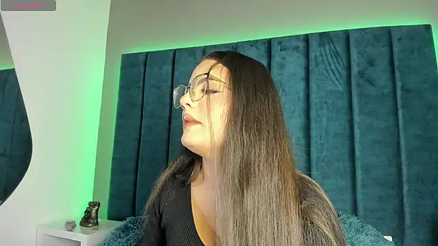 Snapshot of IsabellaGrey19 chatting on 11/30/25, 07:29 IsabellaGrey19 online show from 11/30/25, 07:29