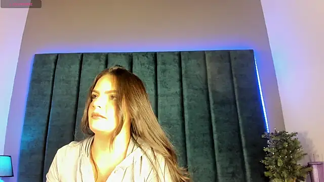 Snapshot of IsabellaGrey19 chatting on 12/15/25, 07:18 IsabellaGrey19 online show from 12/15/25, 07:18