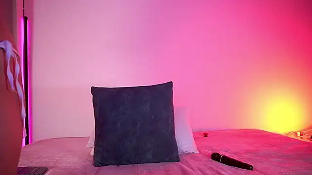 petitevictoria online show from 06/11/26, 02:33