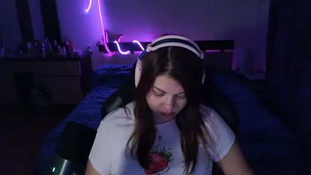 Snapshot of helengilmor chatting on 11/11/25, 05:24 helengilmor online show from 11/11/25, 05:24