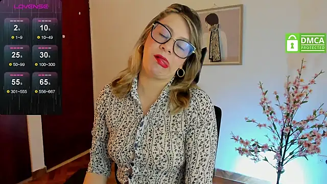 Chanelll Taylorr  online show from 02/11/25, 09:42