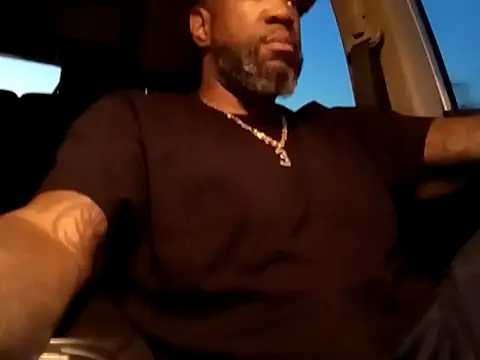 Snapshot of 3prettyboy3 chatting on 10/24/25, 01:24 3prettyboy3 online show from 10/24/25, 01:24