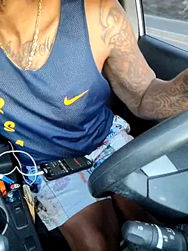 Snapshot of 3prettyboy3 chatting on 10/31/25, 12:44 3prettyboy3 online show from 10/31/25, 12:44