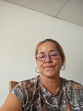 Snapshot of natally_ross21 chatting on 10/31/25, 04:08 natally ross21 online show from 10/31/25, 04:08