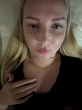 Snapshot of Aleksandrakis chatting on 10/18/25, 02:18 Aleksandrakis online show from 10/18/25, 02:18