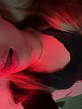 Snapshot of Aleksandrakis chatting on 10/21/25, 08:20 Aleksandrakis online show from 10/21/25, 08:20