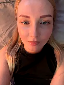 Snapshot of Aleksandrakis chatting on 10/25/25, 02:24 Aleksandrakis online show from 10/25/25, 02:24