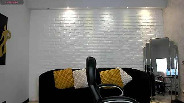 VictoriaMilan  online show from 01/17/25, 08:22
