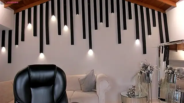 VictoriaMilan  online show from 02/12/25, 08:07