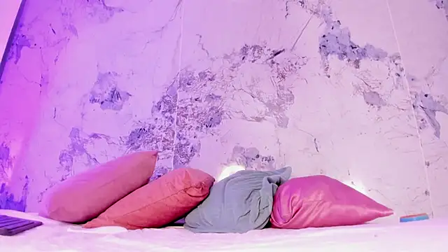 Snapshot of Kim_Baker1 chatting on 09/30/25, 07:41 Kim Baker1 online show from 09/30/25, 07:41