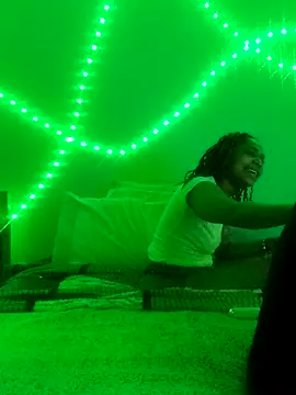 Snapshot of Twisted_Redd chatting on 12/29/24, 04:38 Twisted Redd online show from 12/29/24, 04:38