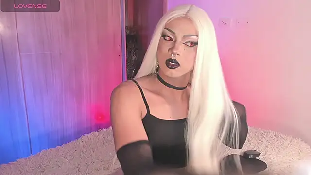 Snapshot of _CINAMON_13_ chatting on 10/02/25, 04:30 CINAMON 13 online show from 10/02/25, 04:30