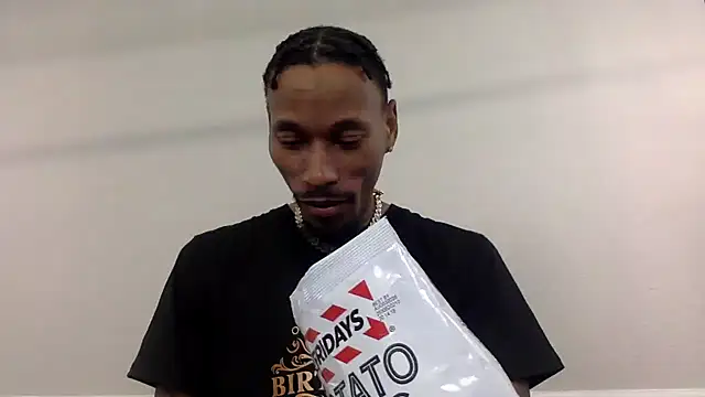 Snapshot of KingDerRico chatting on 12/23/25, 03:37 KingDerRico online show from 12/23/25, 03:37