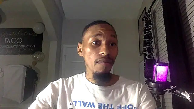 Snapshot of KingDerRico chatting on 01/18/26, 01:09 KingDerRico online show from 01/18/26, 01:09