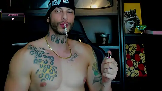 Snapshot of RickG_Oficial chatting on 11/10/25, 11:37 RickG Oficial online show from 11/10/25, 11:37