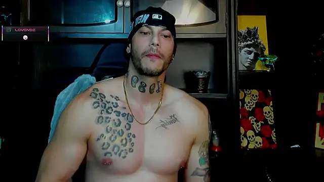 Snapshot of RickG_Oficial chatting on 11/27/25, 11:07 RickG Oficial online show from 11/27/25, 11:07